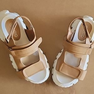 Chunky sandals